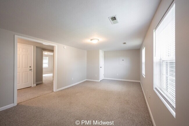 Building Photo - 395 E Main St