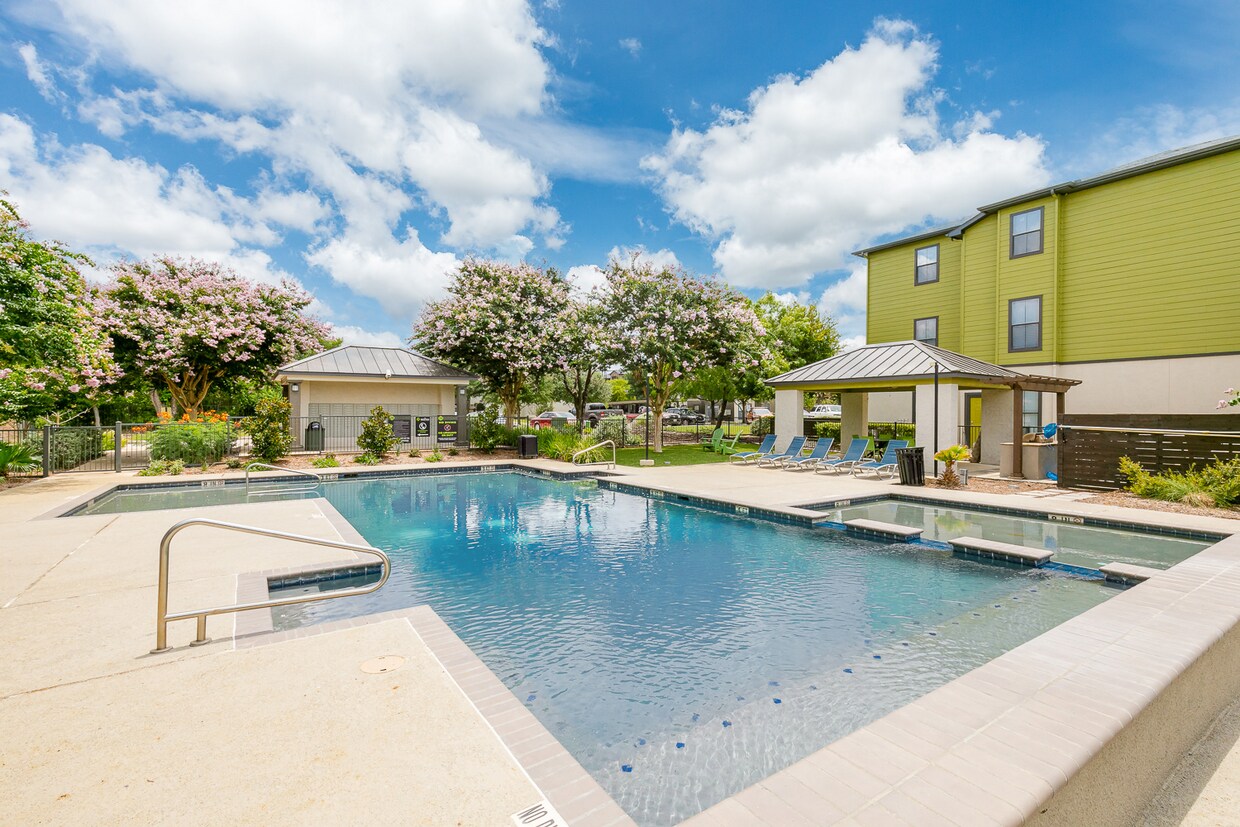 The Benton Apartments 6710 Babcock Rd San Antonio, TX Apartments