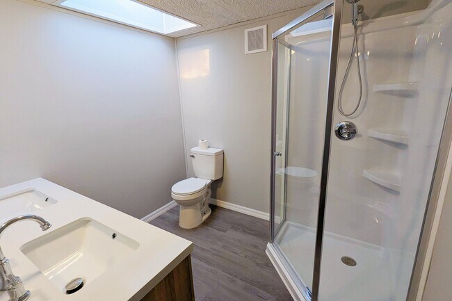 Building Photo - 6543 Celeste Ln