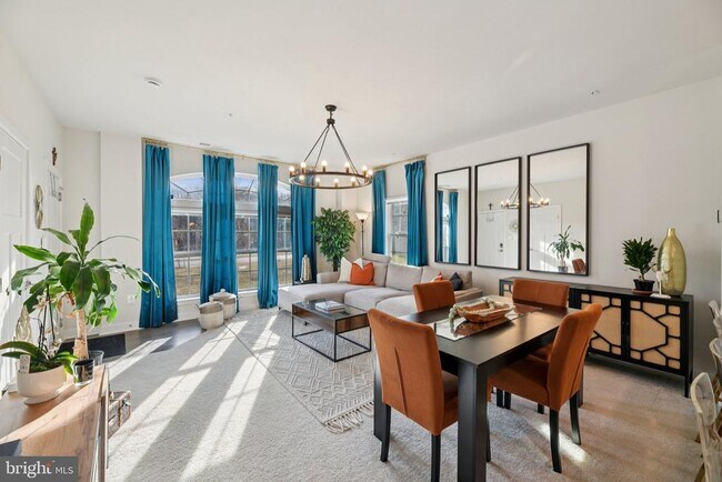 Building Photo - 10960 Presidential Pkwy