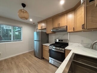 Kitchen/Appliances - 860 N Mar Vista Ave