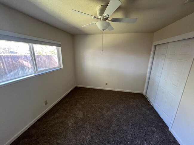 Building Photo - 1003