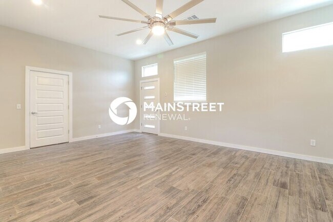 Foto del edificio - 3 Bedroom Pet-Friendly Home in Oklahoma City, OK with Main Street Renewal