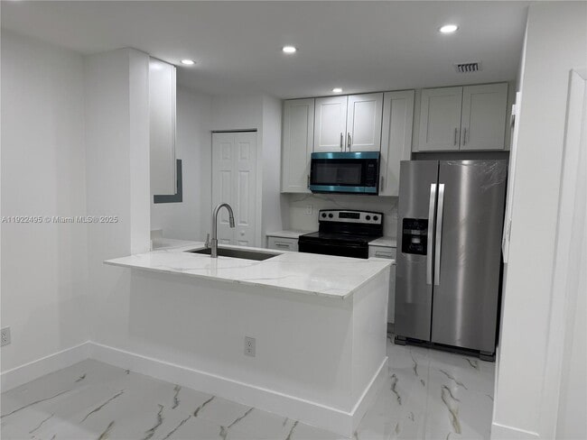 Foto del edificio - 9726 Hammocks Blvd