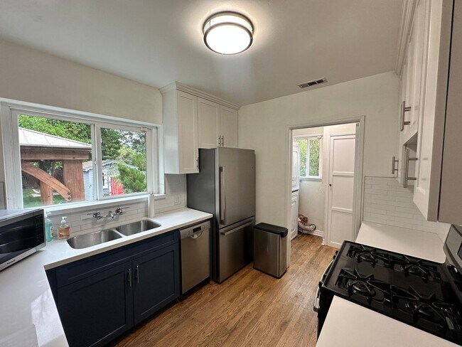 Building Photo - 3 Bedroom Home with Huge Backyard