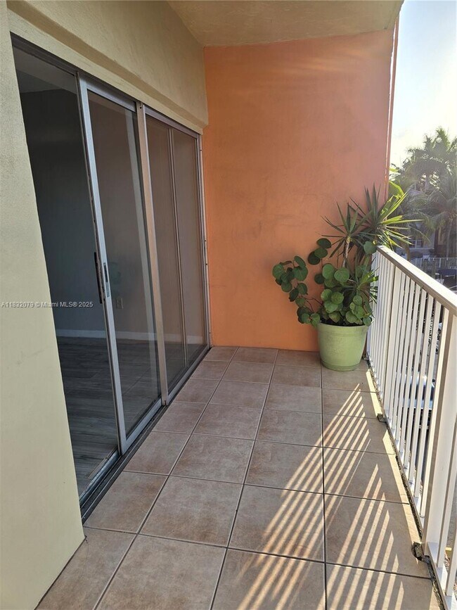 Foto del edificio - 3545 NE 167th St
