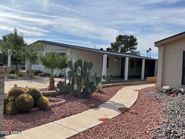 Building Photo - 8930 E Olive Ln N