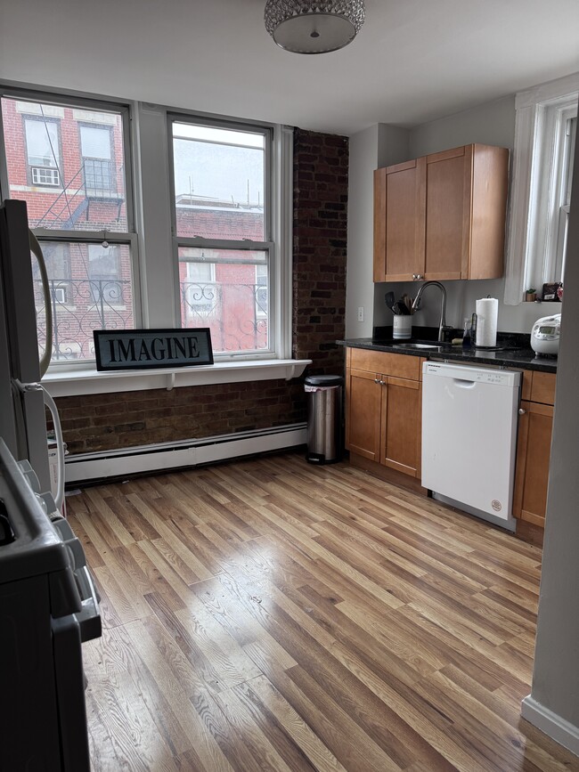 Building Photo - 28 Fleet St