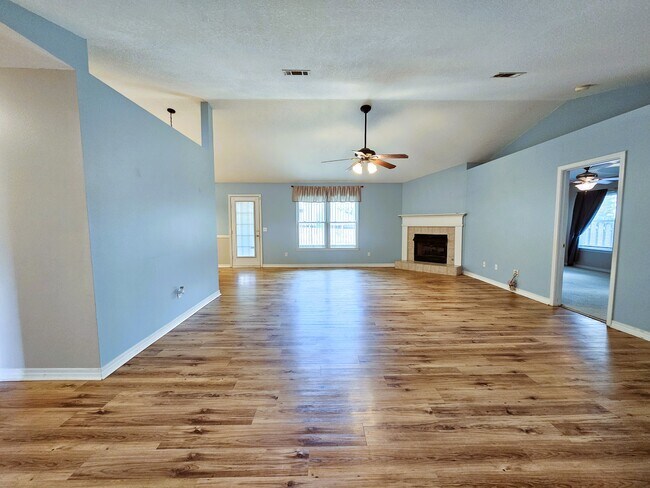 Foto del edificio - 5168 Whitehurst Ln