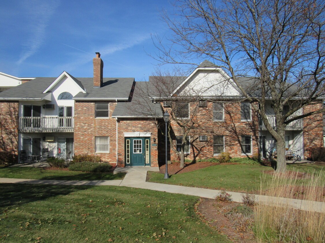 4310 W Shamrock Ln, McHenry, IL 60050 Condo for Rent in McHenry, IL
