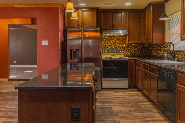 Building Photo - 780 FM 2271