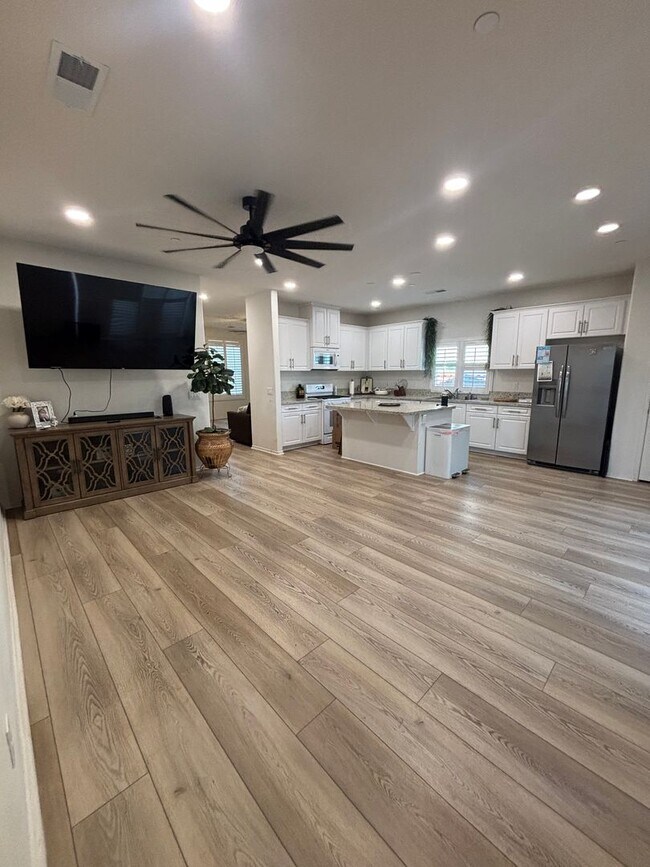 Foto del edificio - Beautiful New 4-Bedroom Home for Rent – Mo...