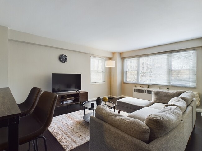 Foto del edificio - 2909 N Sheridan Rd