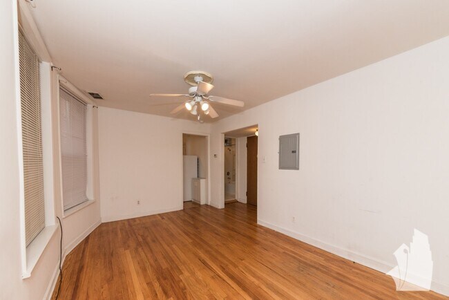 Building Photo - 1509 W Barry Ave