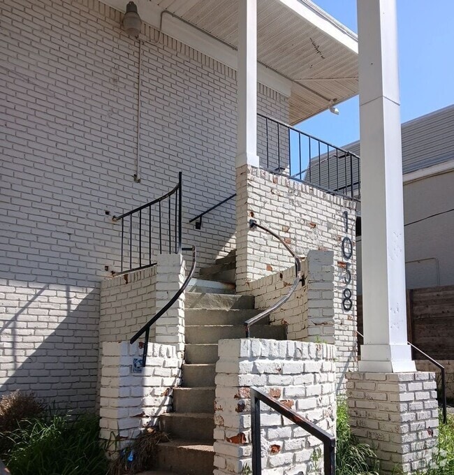 Building Photo - 1058 Poplar Ave