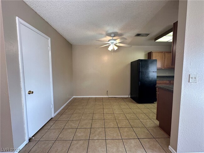 Building Photo - 2487 Paradise Village Way