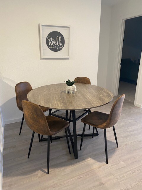 Foto del edificio - Room in House on Rawhide Rdg