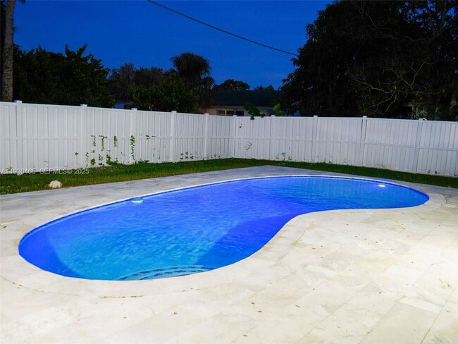 Foto del edificio - 7951 NW 37th Dr