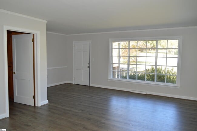 Building Photo - 206 Hillside Dr