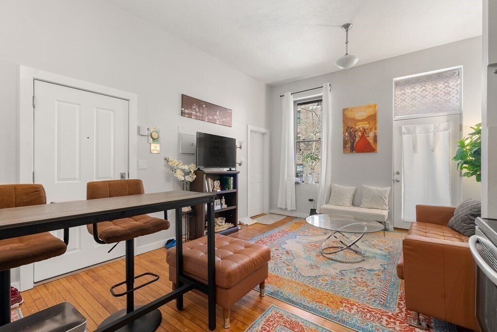 Foto principal - 26 E Springfield St