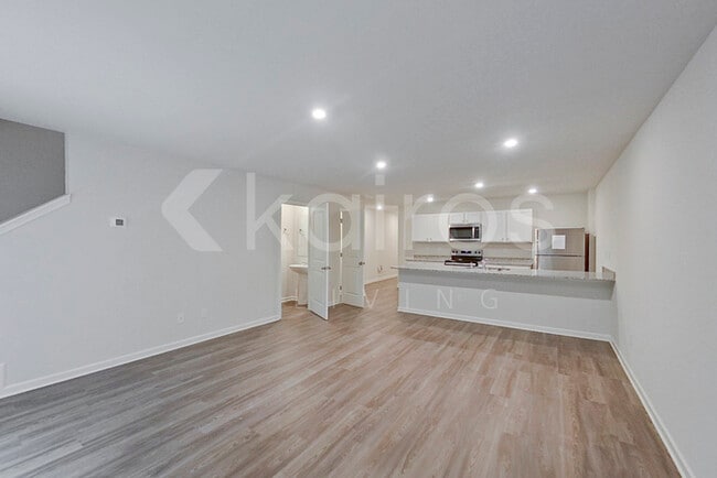 Building Photo - 372 Ironwood Ct