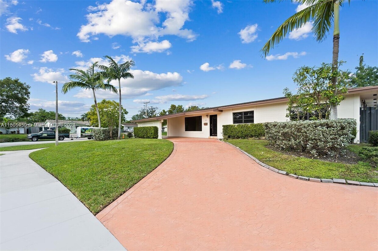 Primary Photo - 9835 SW 76th St