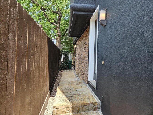 Foto del edificio - 3818 Hazard St