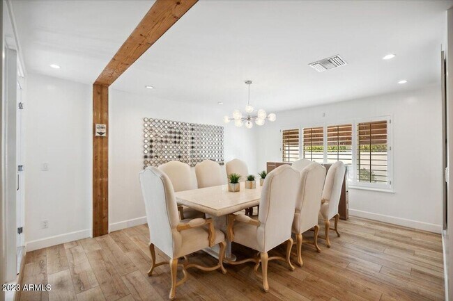 Foto del edificio - 6842 N 72nd Pl