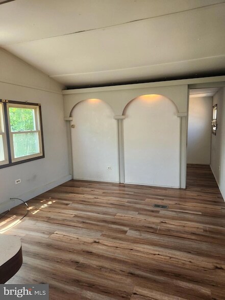 Building Photo - 8 S Front St