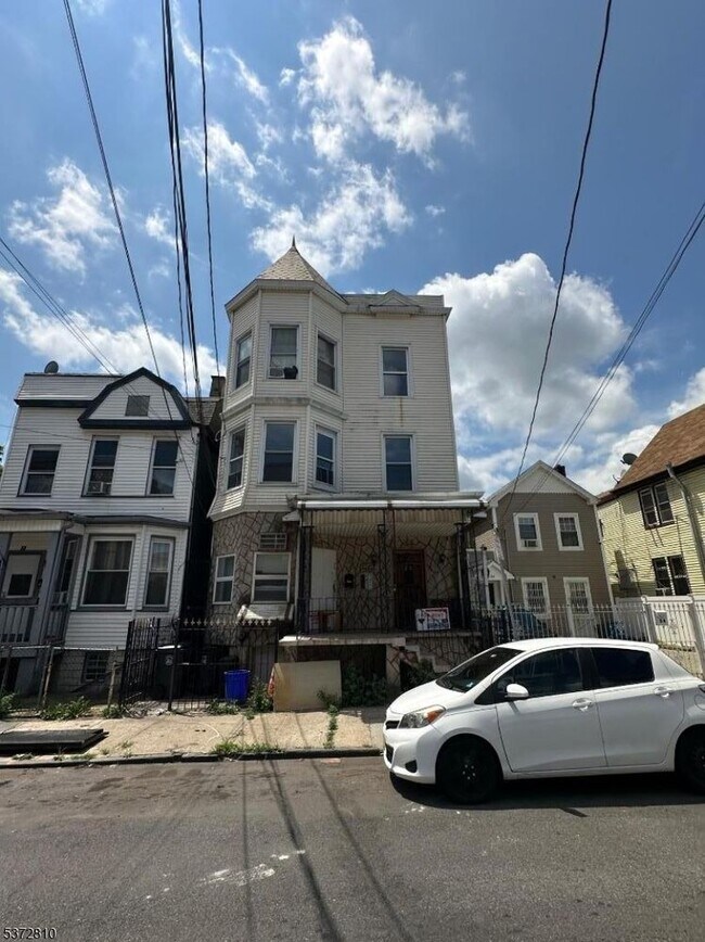 Building Photo - 56 Vanderpool St