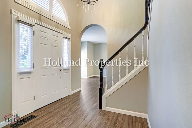 Building Photo - 16308 SW Timberland Dr