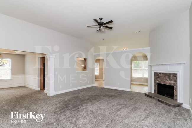 Building Photo - 6256 Cove Creek Dr