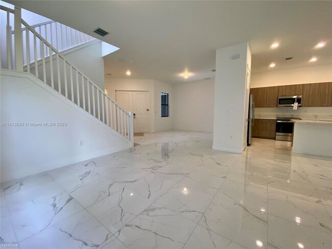 Foto del edificio - 5 br, 4.5 bath House - 17552 SW 46th St
