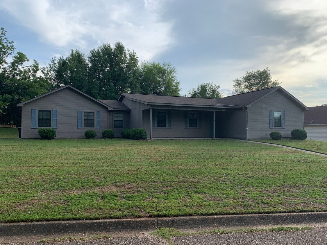 Primary Photo - Hidden Lake Acres