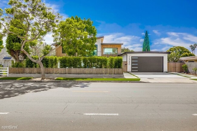 Building Photo - 5 br, 4.5 bath House - 1343 Mariners Drive