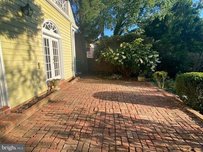 Foto del edificio - 711 S Fairfax St