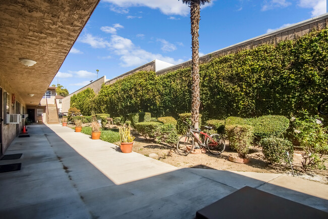 Building Photo - Acacia Courtyard