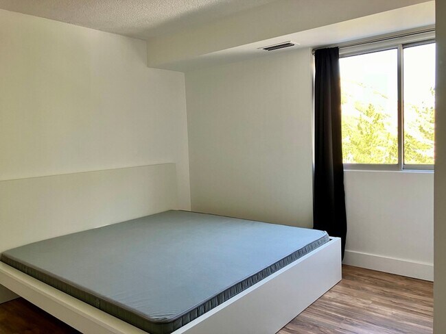 Foto del edificio - 875 Donner Way