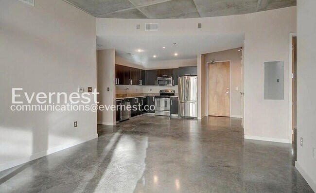 Building Photo - 2 Bed/2 Bath Condo with Modern Amenities / Coming Soon!