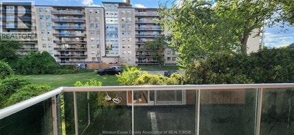 Building Photo - 3905 Riverside Dr