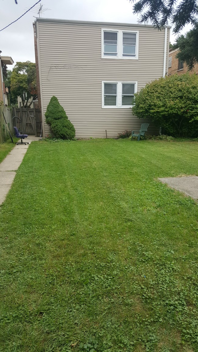 Huge Front & Rear Yards great for family gatherings - 900 Dunlop Ave