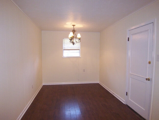 Building Photo - 6105 Shreveport Hwy