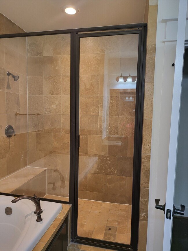 Foto del edificio - 2423 Roufa Rd