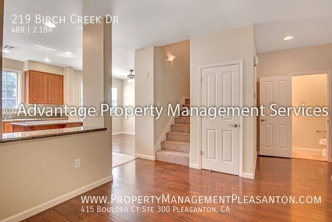 Foto del edificio - 219 Birch Creek Dr