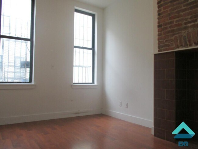 Foto del edificio - 290 Harman St