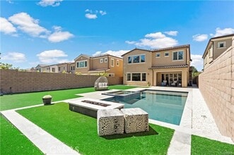 Building Photo - 52 Pedigree