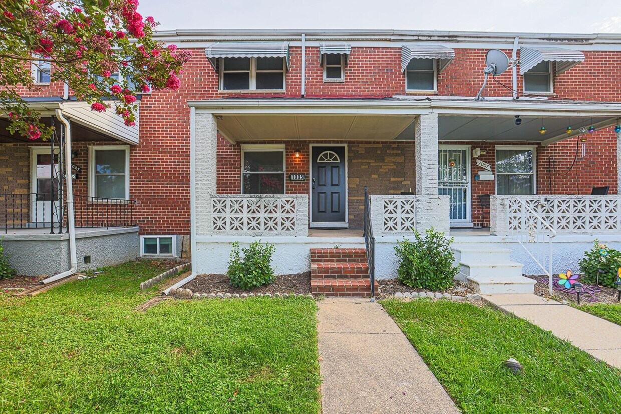 Primary Photo - Updated 3 Bedroom Home Available Now!
