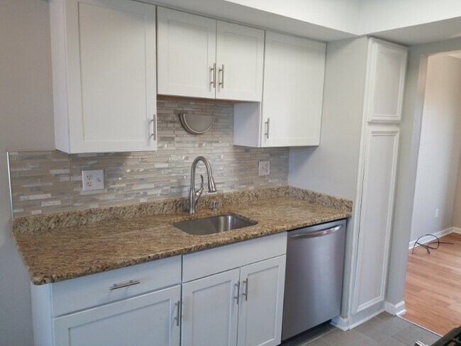 Building Photo - 37019 Brynford Dr