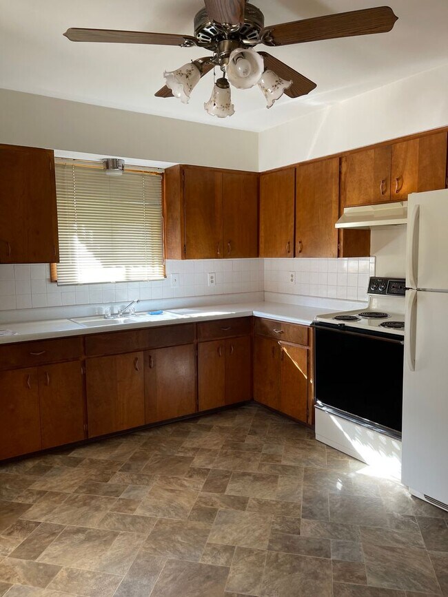 Foto del edificio - 1718 Poplar Ave