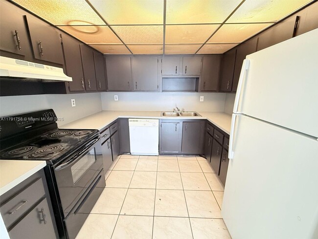 Foto del edificio - 3100 Coral Springs Dr
